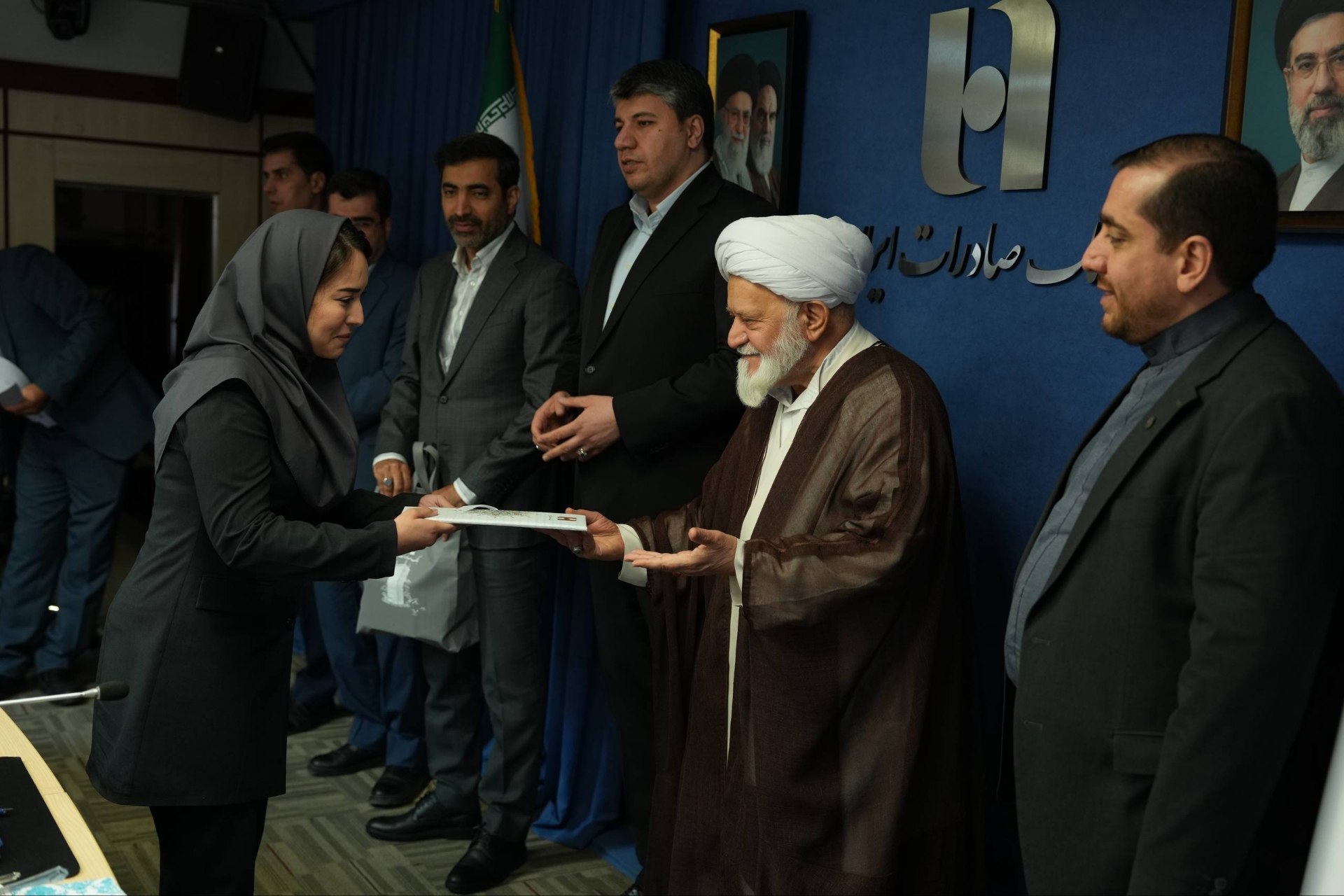 تاکید افشین خانی بر پیوند بانکداری اسلامی با تامین مالی زنجیره تولید/ قدردانی رئیس شورای فقهی بانک مرکزی از بانک صادرات ایران به دلیل رعایت اصول اسلامی در فرآیندهای بانکی