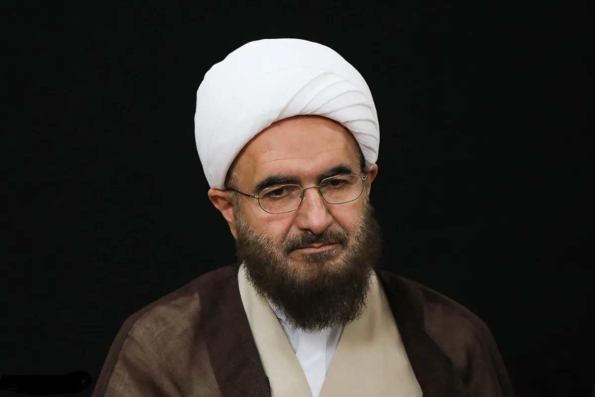 آقای حاج علی‌اکبری! فقط شما حرف بزنید، بقیه زبان‌شان را ببندند؟!