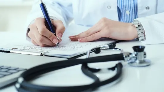 اعتبار پروانه مطب پزشکان و دندانپزشکان تا پایان فروردین ۱۴۰۵ تمدید شد