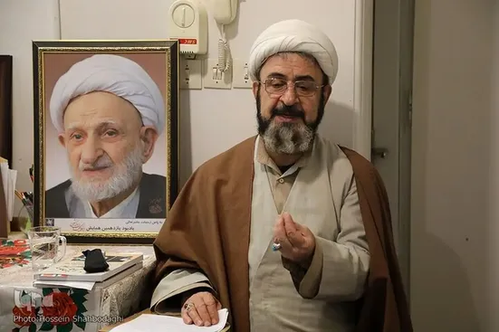 بر نفس خودت مسلط نشدی، می&zwnj;خواهی دیگران را اصلاح کنی، آن هم با عکس گرفتن از ناموس مردم؟