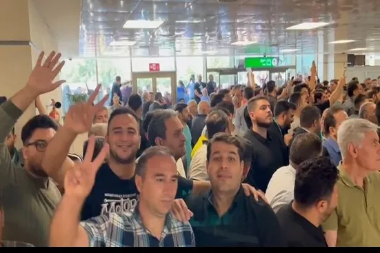 رأی ما به کسی است که حتی در شلوغی فضا هم برای شنیدن صدای زنی معترض زانو می&zwnj;زند