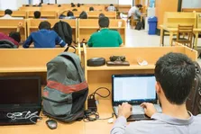 موبایل و لپ‌تاپ دانشجویان علوم پزشکی بیمه می‌شود