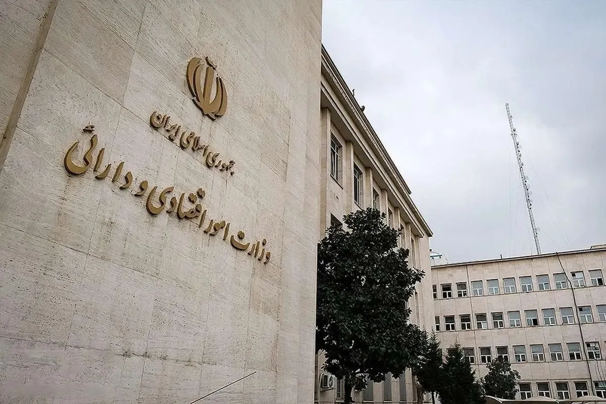 وزیر اقتصاد نیازمند همراهی سایر دستگاه‌هاست