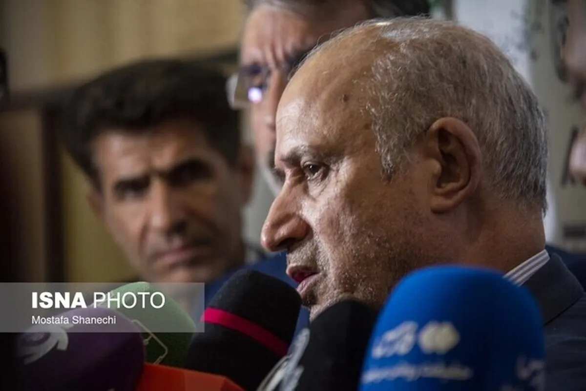 امروز جامعه ورزش، به‌ویژه فوتبالیست‌ها در کنار مردم حضور دارند