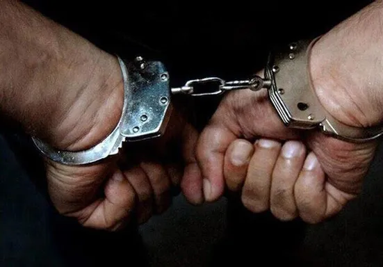 ۶۰ هزار قبضه انواع سلاح سرد شناسایی و دو تروریست دستگیر شدند