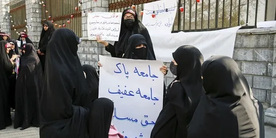 فارس: متحصنین مقابل مجلس، دغدغه حجاب داشتند اما با برخورد غیرمنتظره پلیس مواجه شدند!
