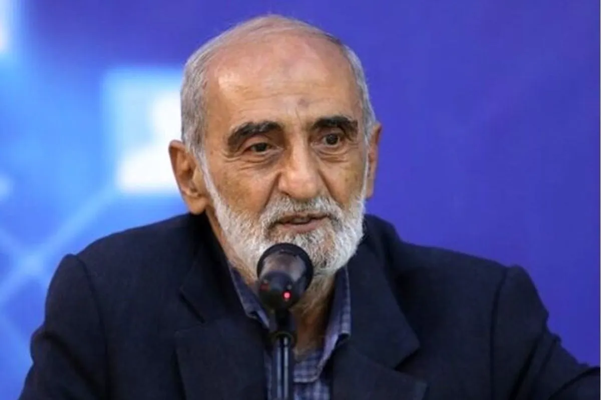 روزنامه اصولگرا: آقای شریعتمداری! القای دوقطبی رهبری و دفتر رهبری خطرناک است!