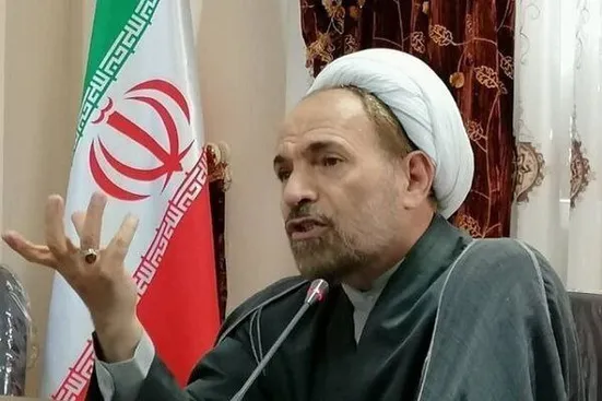 اینکه خانمی را ببینید و عکس بگیرید، اشتباه است، تو چکاره&zwnj;ای که عکس بگیری؟ آن هم عکس نامحرم!