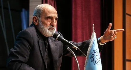 حمله شریعتمداری به ظریف و روحانی روی آنتن تلویزیون: آمریکا بی&zwnj;شرف است، چگونه می&zwnj;توانیم با او مذاکره شرافتمندانه داشته باشیم؟