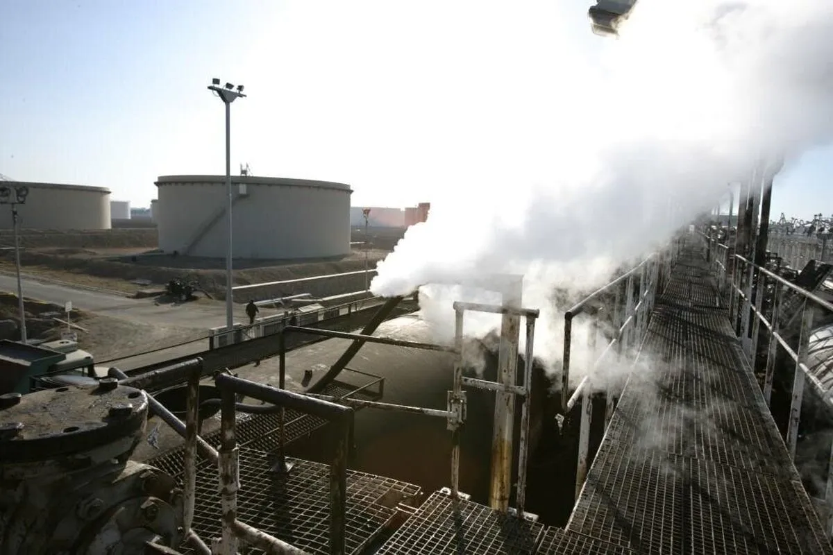دود انبار نفت شهر ری، مواد نفتی باقی‌مانده در مخازن حادثه‌دیده است