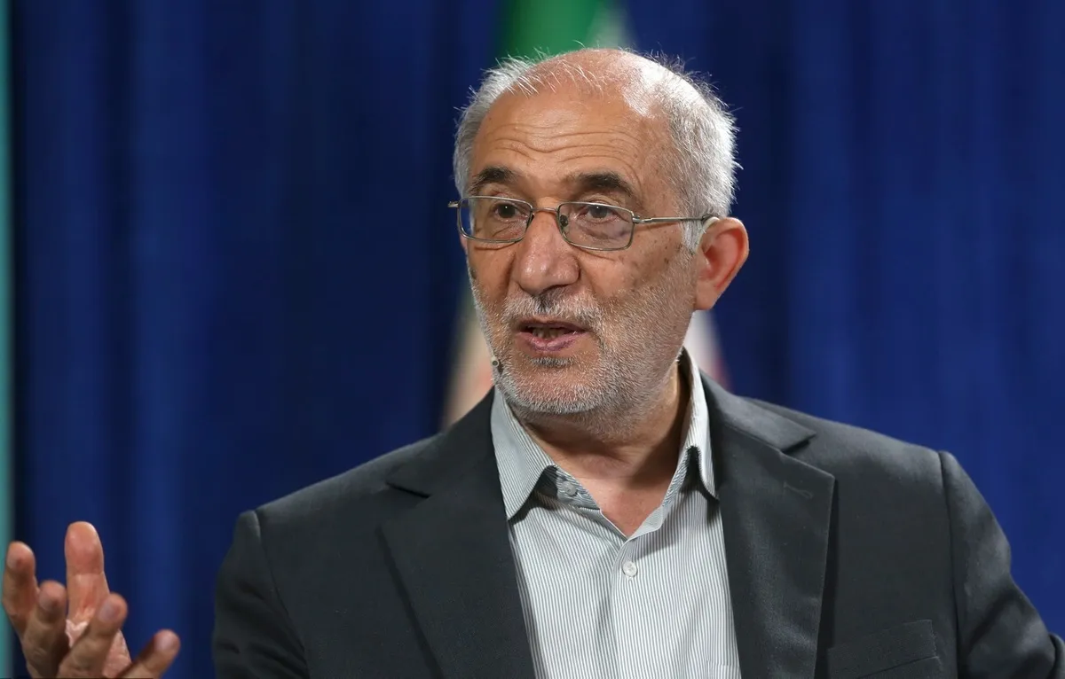 آقای پزشکیان واقعاً زحمت می‌کشد/ سیاست کلان کشور باید اصلاح شود