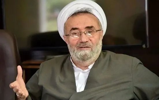 دلقک&zwnj;بازی&zwnj;های بعضی از معممین به تصور باطل ایجاد شادی در مردم، از مصادیق کژی&zwnj;هاست