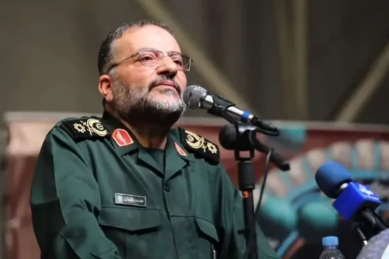 دشمن دغل و خبیث همچون مار زخم&zwnj;خورده بر خود می&zwnj;پیچد