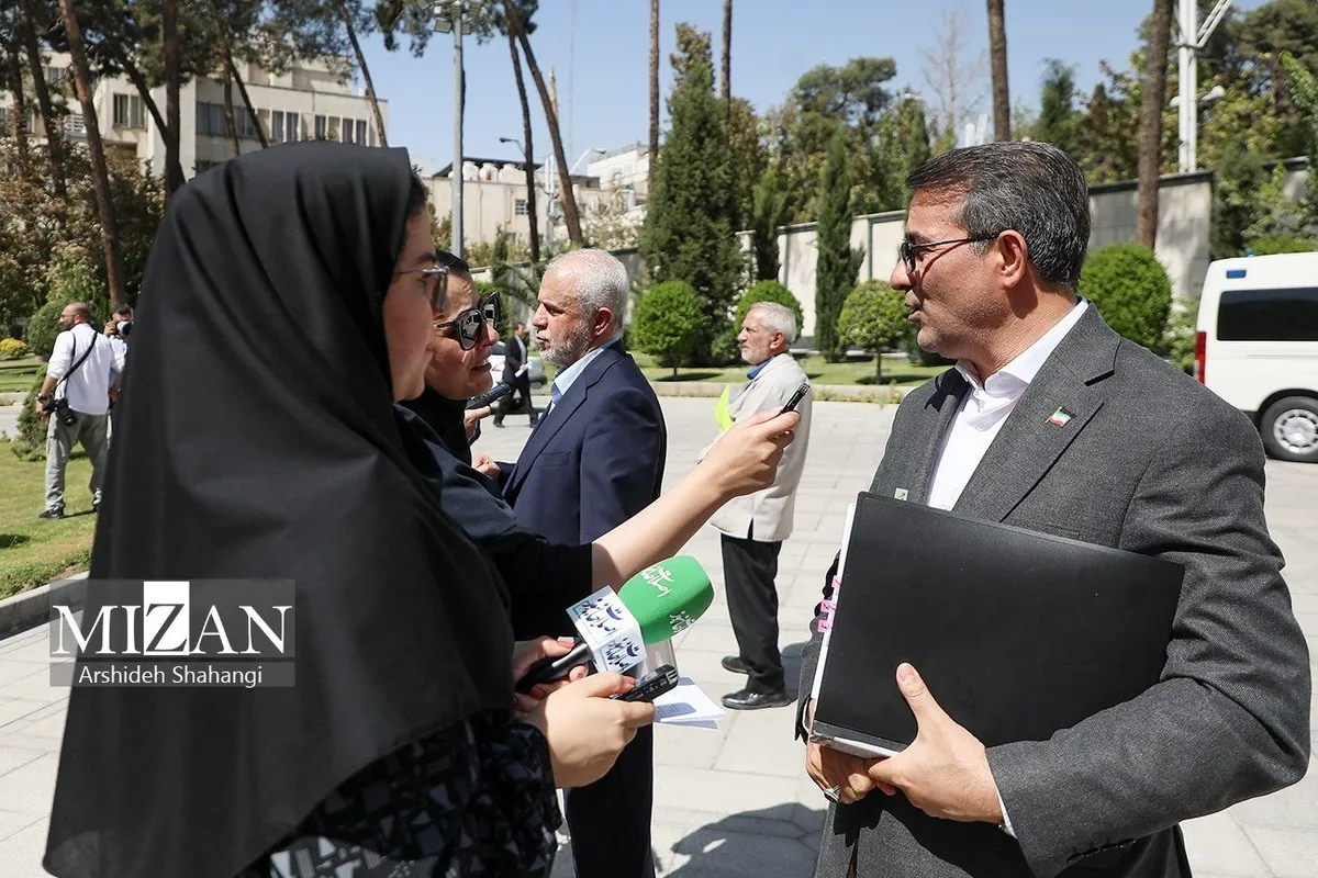 مردم عدم حضور و بدرفتاری کارمندان را به سامانه ۱۲۸ اطلاع دهند