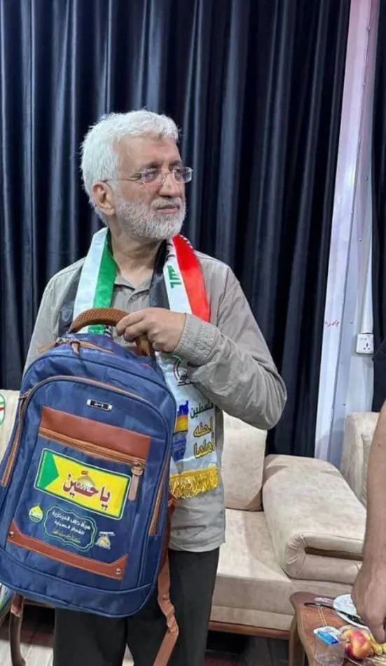 پیاده&zwnj;روی سعید جلیلی با پرچم فلسطین و عراق