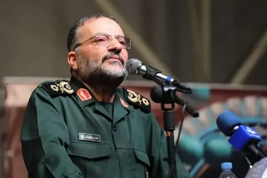دشمن دغل و خبیث همچون مار زخم&zwnj;خورده بر خود می&zwnj;پیچد