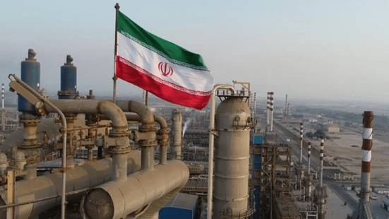 اهمیت بازسازی تأسیسات آسیب‌دیده نفتی در تداوم سوخت‌رسانی