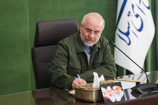باید برخاست و ندای خون&zwnj;خواهی ملت را به جهان رساند