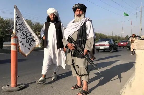 گردن&zwnj;کشی&zwnj;های طالبان در ایران؛ از ربودن یک عکاس ایرانی و شکنجه او تا دزدیدن یک قاری در فرودگاه مشهد!