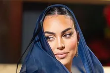 جورجینا باحجاب در مسجد! + عکس