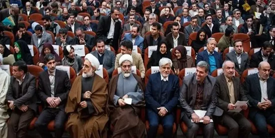 روزنامه اصولگرا: اگر اصلاح&zwnj;طلبان در انتخابات پیروز شوند سراغ تغییر قانون اساسی و بقیه نهادها می&zwnj;روند!