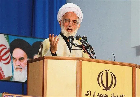 امام جمعه اراک: نباید دلار را صرف واردات تلفن&zwnj;همراه کنیم، بلکه باید تولیدکننده تلفن همراه باشیم