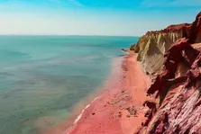 ثبت ملی خاک هرمز تکذیب شد / گردشگران باید بدانند که در طبیعت نباید دست برد