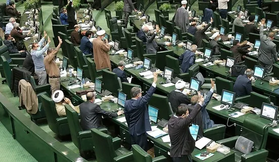 برخی نمایندگان برای سلبریتی شدن همه نوع نظری می&zwnj;دهند که به صلاح کشور نیست