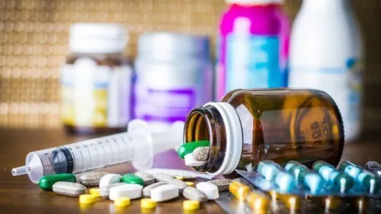 اصلاح قیمت ۱۰۹۶ قلم دارو در راستای حمایت از مصرف&zwnj;کننده/ریشه&zwnj;یابی کمبود&zwnj;ها در اختلال ارزی و تأخیر قیمتی