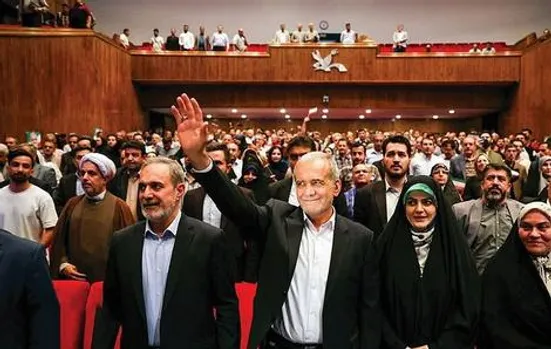 حمله کیهان به شورای راهبری / پنهان شدن پشت پزشکیان، مشکل افراطیون را برطرف نمی&zwnj;کند
