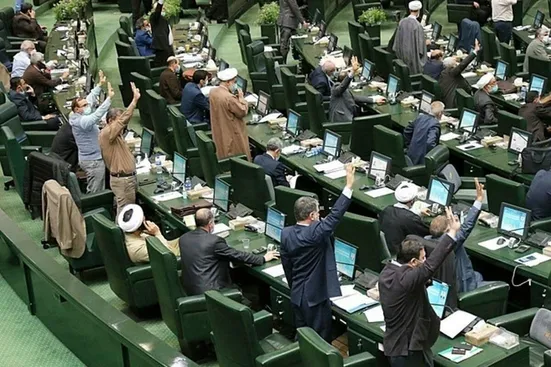 برخی نمایندگان وقتی به مجلس آمدند پا برهنه بودند اما الان ۵۰ ملک دارند