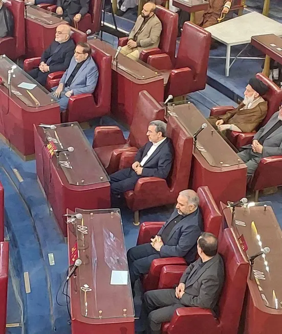 احمدی&zwnj;نژاد در افتتاحیه مجلس خبرگان بدون رخت عزا!