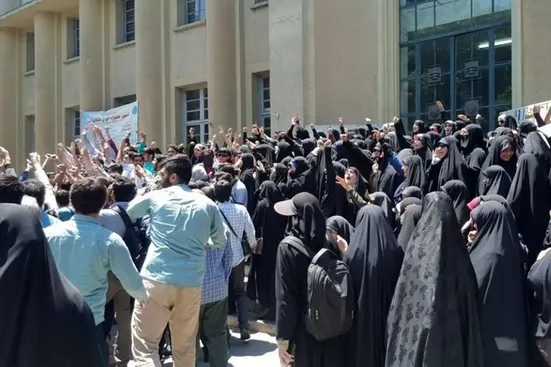 دانشجو را از دانشگاه نرانید/ بگذارید اعتراض در دانشگاه بماند