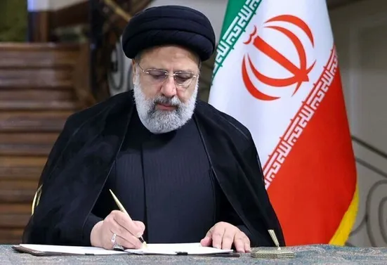 توجیه روزنامه همشهری درباره گزارش مهمل دولت سیزدهم؛ تذکر رهبری به شرکت&zwnj;های دولتی بود نه رئیسی