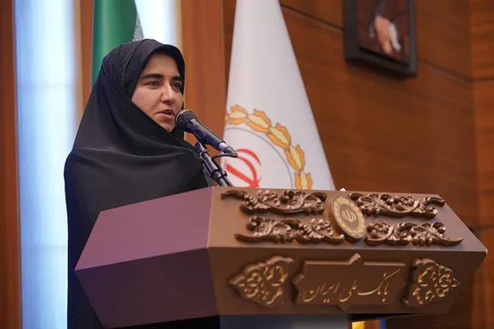 توسعه متوازن با بهره&zwnj;گیری از توان زنان و مردان / تأکید نماینده ایلام بر الگو بودن بانک ملی در رعایت حقوق بانوان