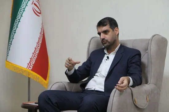 توهین نماینده قم به ظریف: او غلط کرد! بیجا کرد گفت راه رفتن برهنه زنان در خیابان&zwnj;های تهران مسیر درستی است!