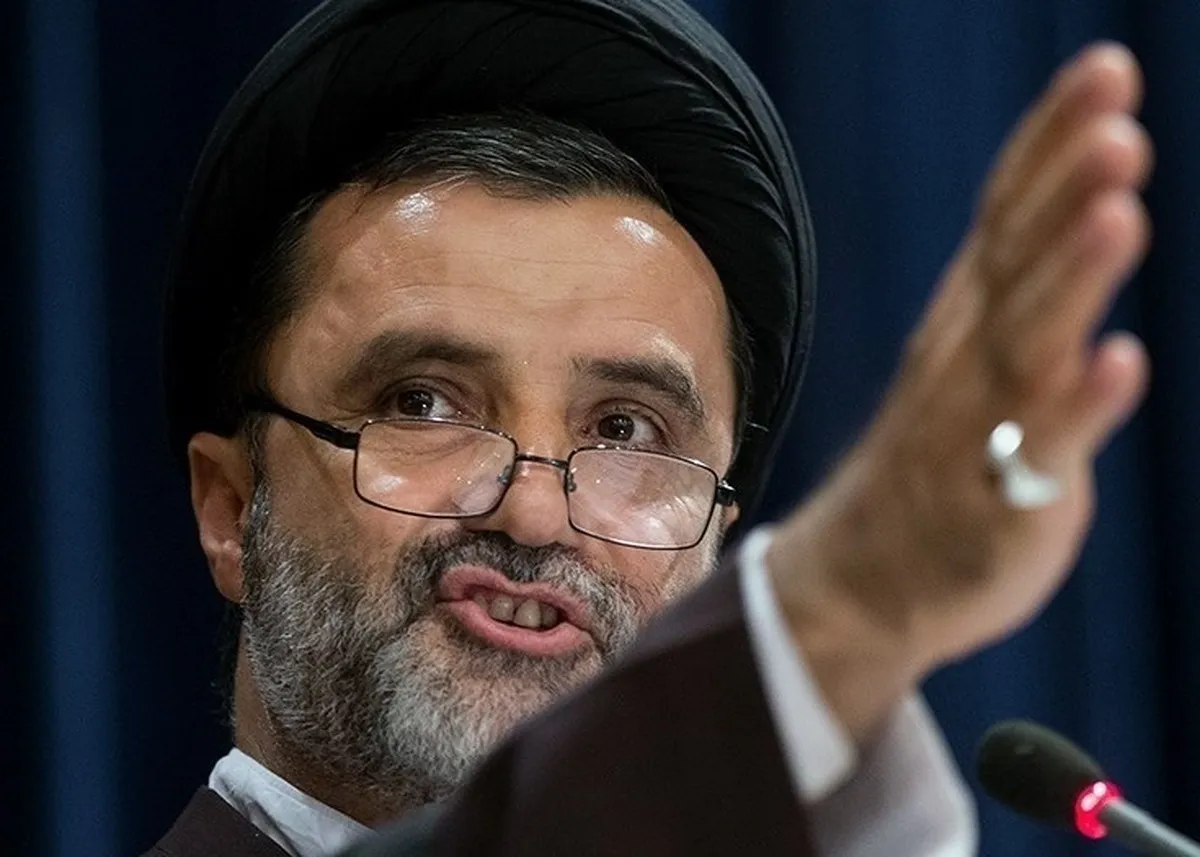 قرآن کسانی را که پیشنهاد تعلیق غنی‌سازی می دهند، آمریکایی و اسرائیلی می‌داند!