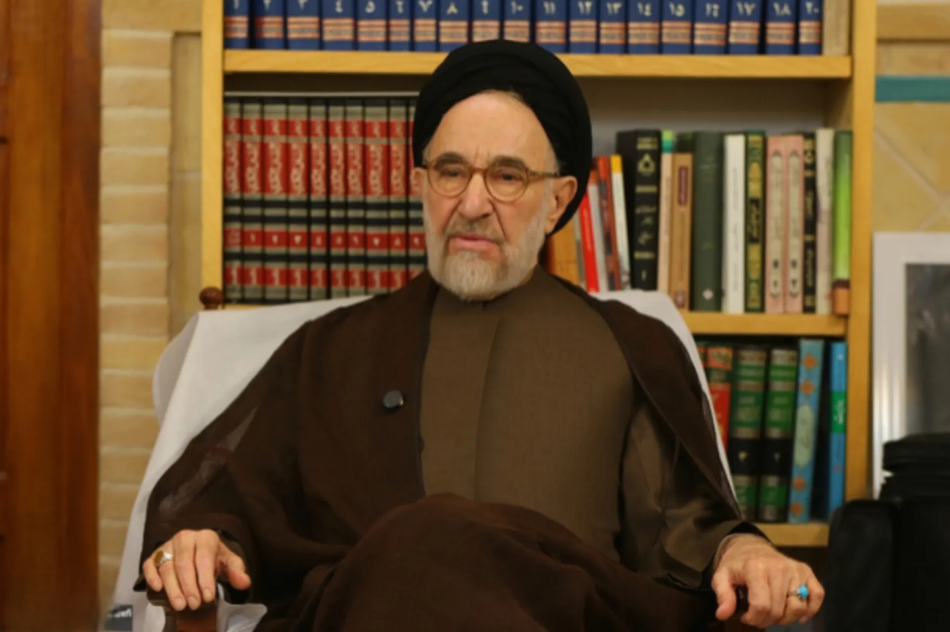 حوادث اخیر باید روشن و باورپذیر تبیین شده و احکام نامناسب متوقف شود