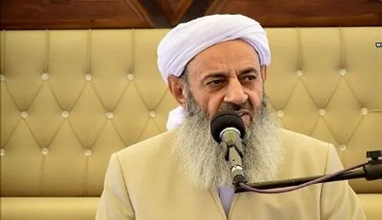 مولوی عبدالحمید: دکتر پزشکیان مردم زحمت&zwnj;کش استان سیستان&zwnj;وبلوچستان را مورد تفقد خود قرار دادند