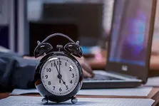 تصویب لایحه دو فوریتی برای تغییر ساعت رسمی کشور و ساعت کاری کارمندان دولت