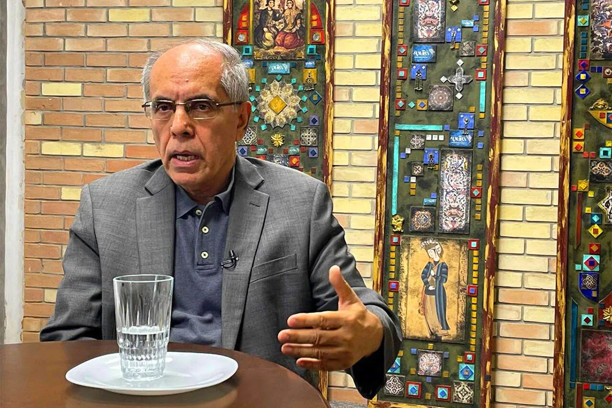 کوروش احمدی