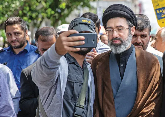 آیت الله خامنه&zwnj;ای همچنان در مخالفت با جانشینی هر یک از فرزندانش مصمم است