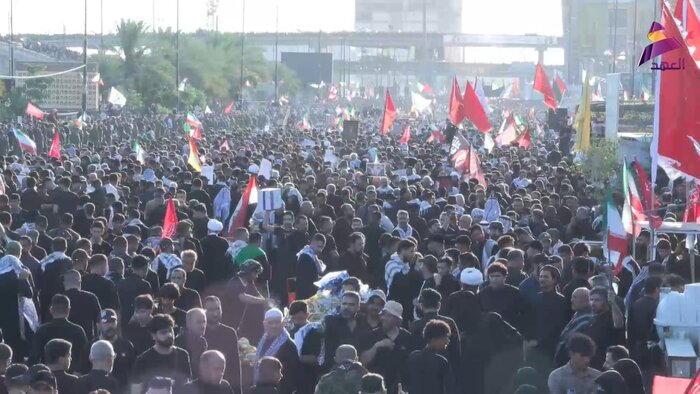 پیکر رهبر شهید انقلاب در نجف اشرف تشییع شد پیکر رهبر شهید انقلاب در نجف اشرف تشییع شد
