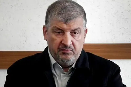 نفوذی می&zwnj;تواند با عمامه یا محاسن باشد یا کروات بزند