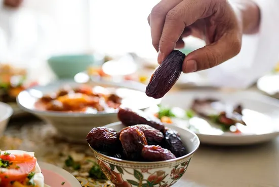 کدام خوراکی&zwnj;ها را در ماه مبارک رمضان مصرف نکنیم؟