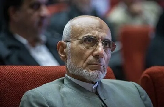 وزیر اقتصاد و رئیس کل بانک مرکزی امضایشان را از روی اسکناس&zwnj;ها بردارند؛ چون با کاغذ پاره فرقی ندارد
