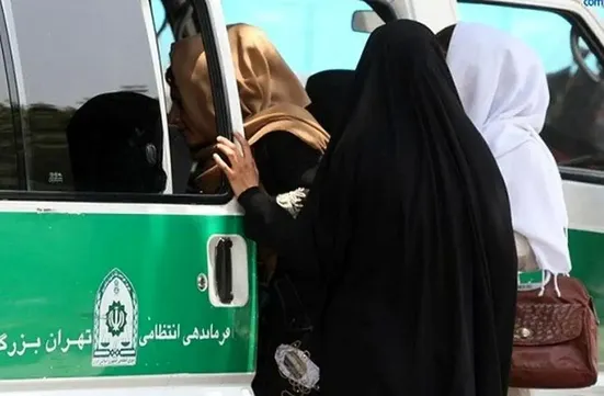 دفاع تمام&zwnj;قد روزنامه کیهان از بازگشت گشت ارشاد به خیابان و برخورد با زنان