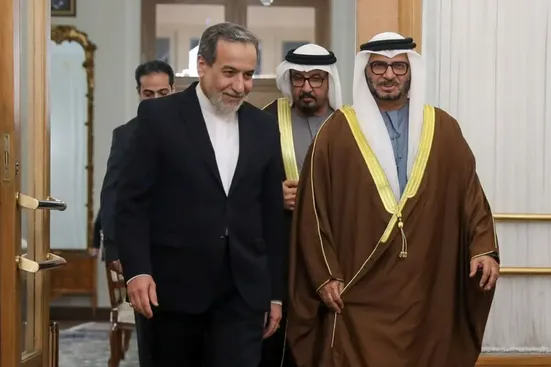 عراقچی: ضمن دیدار با انور قرقاش، نامه&zwnj;ای از ترامپ دریافت کردم