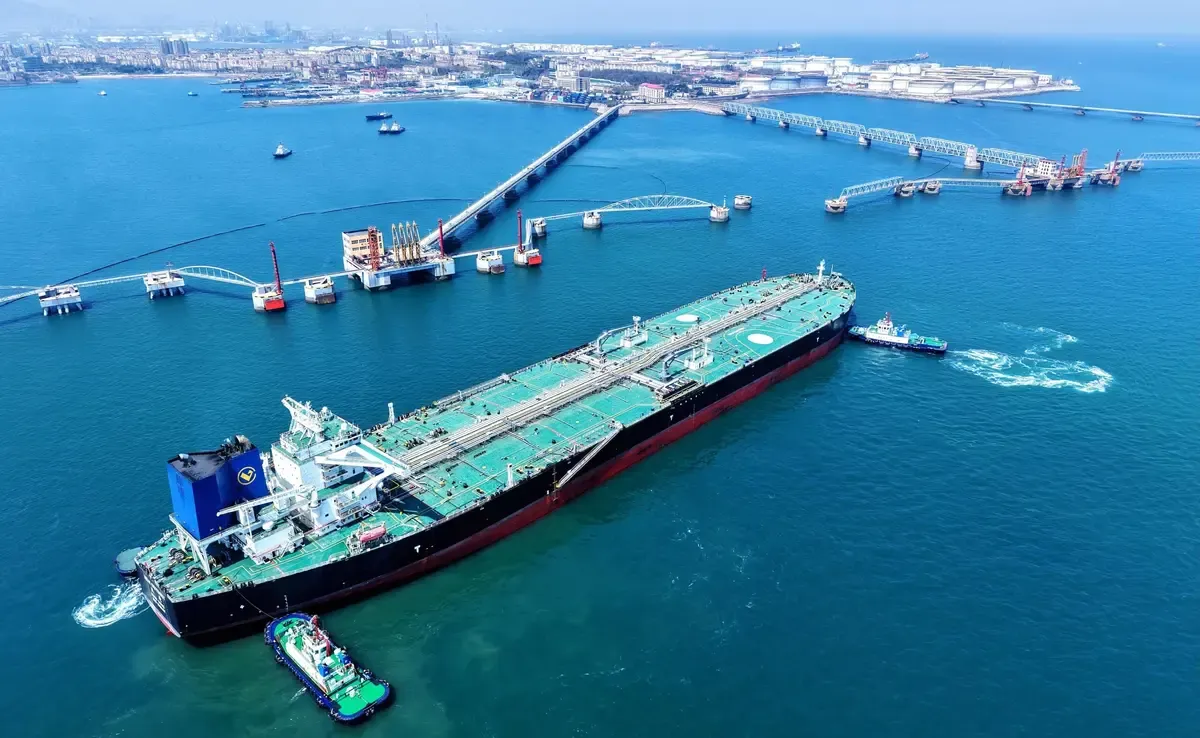 چالش‌های سوخت‌رسانی از بنادر ایران به دلیل تحریم‌ها