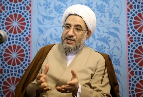 اداره کل جامعه توسط عامه مردم امکان پذیر نیست، زیرا باعث هرج و مرج می&zwnj;شود/ فقیه فقط منتقل&zwnj;کننده اراده خداوند است